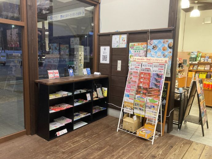 ひなの里かつうらにある情報館のパンフレットの様子