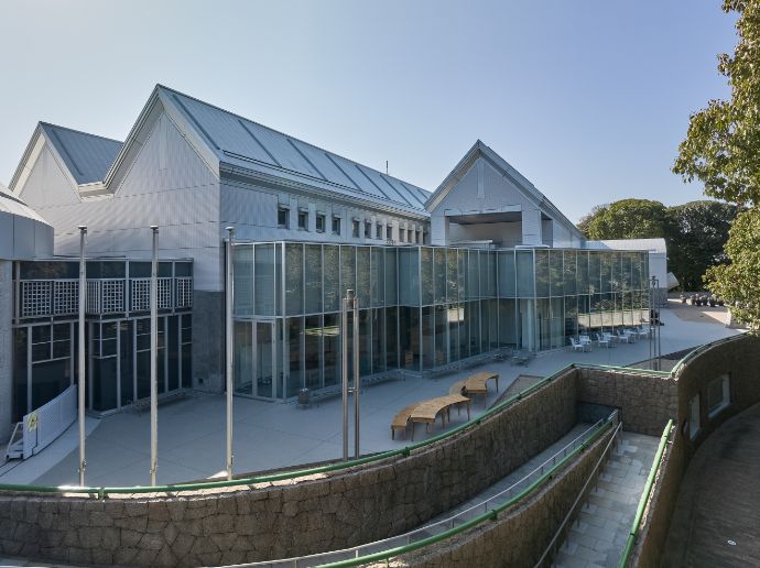 「広島市現代美術館」の外観(リニューアル部分)