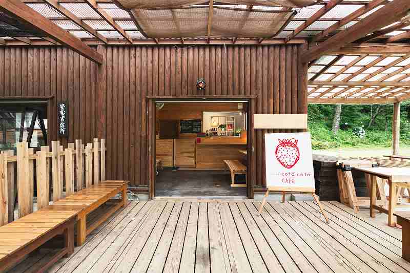 南いちご農園の夏限定カフェの入口