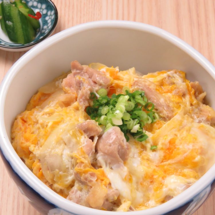 焼鳥と金の伊達鶏の藁焼おやこ丼(¥1,000)