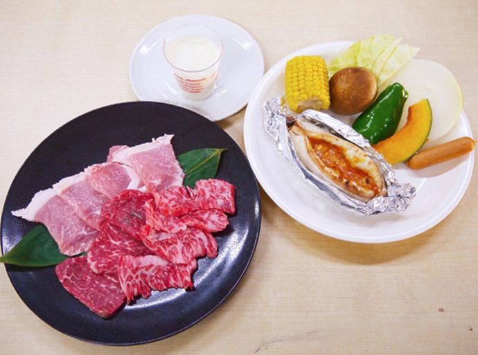 牛肉・豚肉・野菜・ピザ・季節のデザートがセットになった「AIBOKUコース」