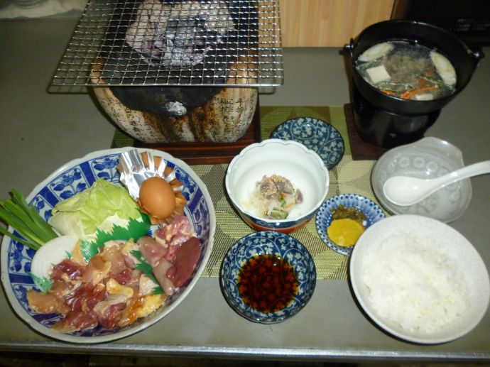 「食事処 滝見苑」で提供している地鶏の炭火焼き