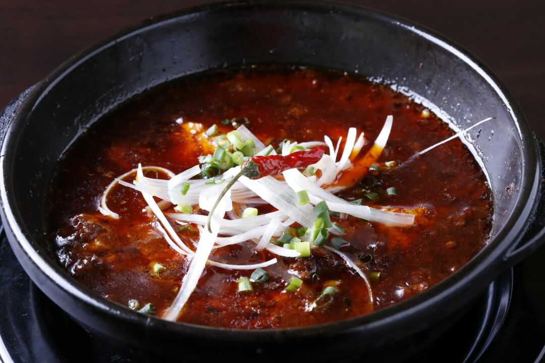 東京の唐辛子料理専門店「赤い壺」の人気メニュー「やみつき麻婆豆腐」