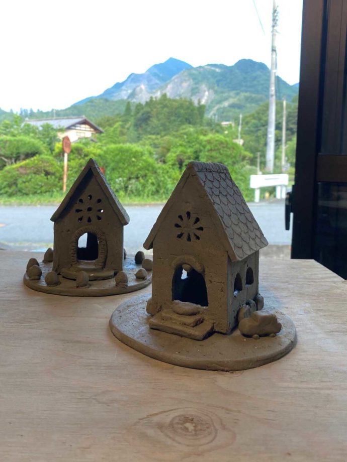 ワークショップで製作した粘土の状態の家の画像