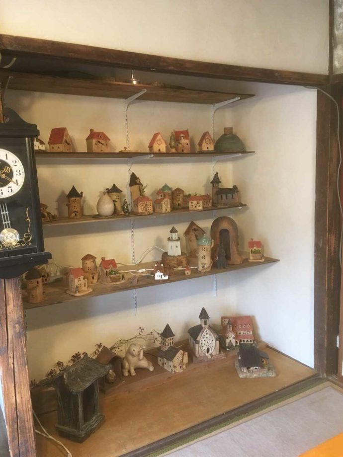 gotica陶芸工房の教室内の作品展示
