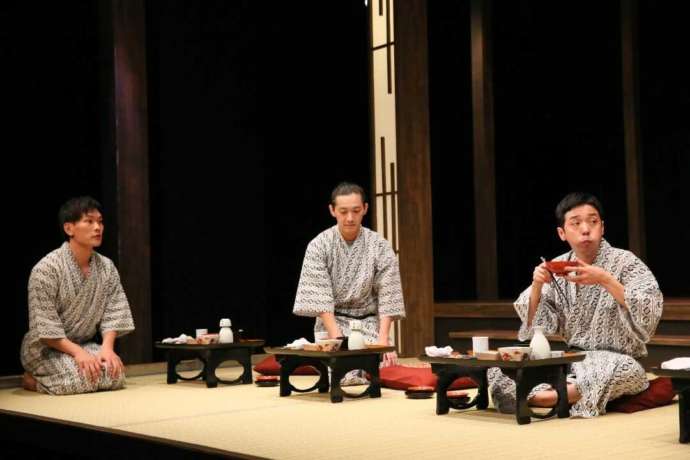 『崩れる』の一場面