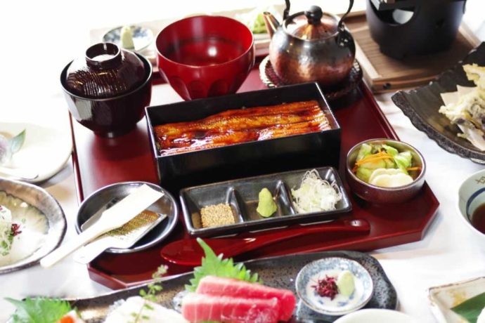 東京都中央区日本橋人形町にある「日本橋 玉ゐ 人形町店」で味わえるあなご懐石