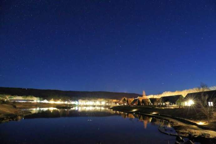 夜のエンゼルフォレスト那須白河の様子