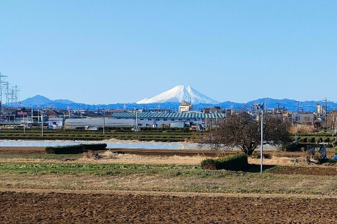青い竜宮城の教室からみえる富士山