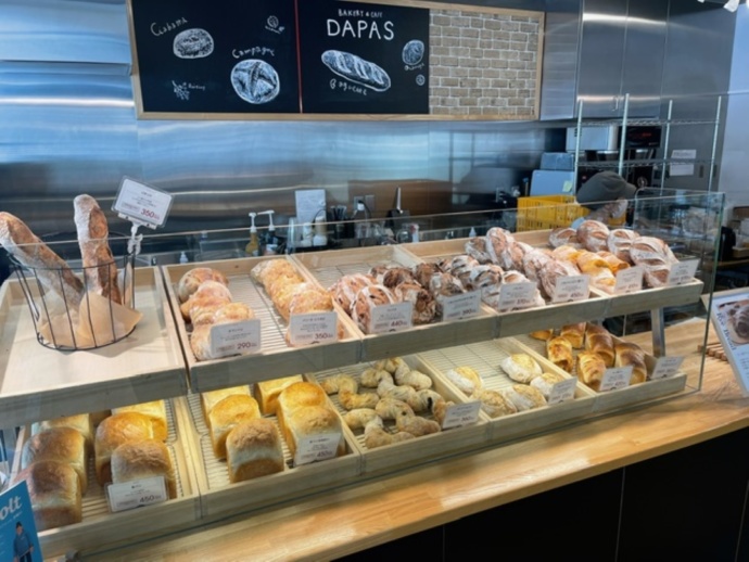 「道の駅あさひかわ」内に出店している「ベーカリー&カフェDAPAS（ダパス）」
