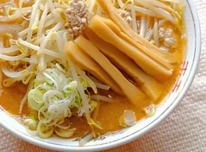 「道の駅あさひかわ」内のフードコートに出店している「よし乃」で提供中の旭川ラーメン