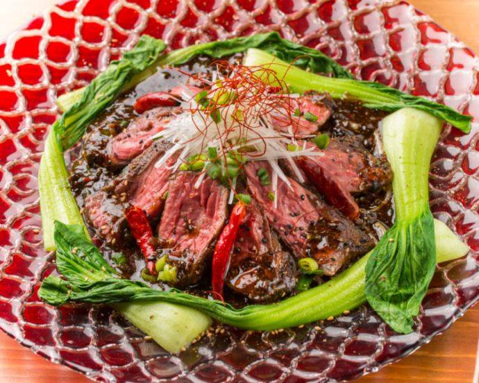 Asian Cuisine A.O.C.の牛ハラミのレアステーキ