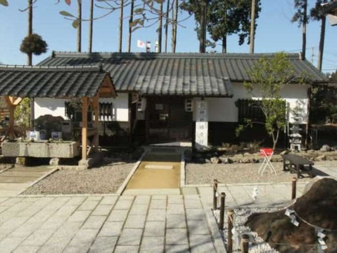 「阿蘇白水龍神權現（白蛇神社）」社務所の正面外観
