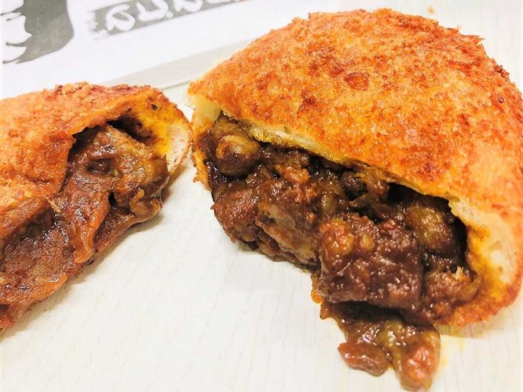 ベーカリーショパン三ノ輪本店の牛肉ゴロっと匠のカレーパン