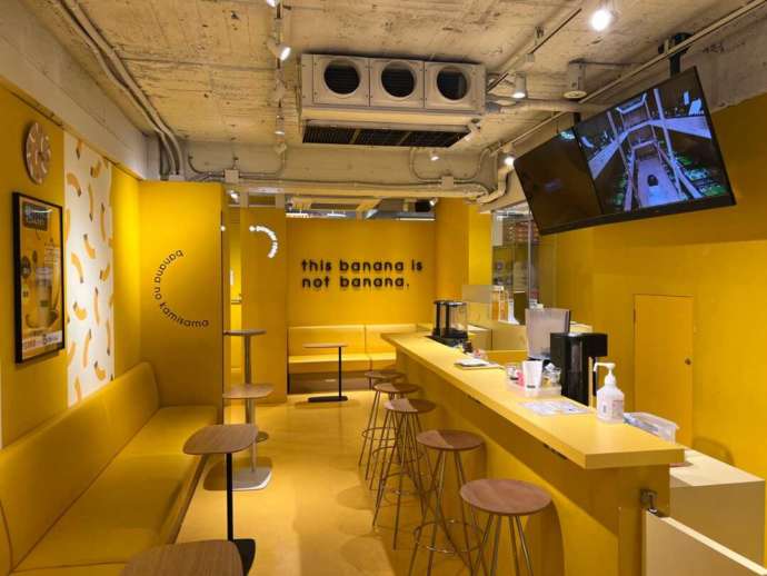 「バナナの神様 原宿竹下通り店」の1階席