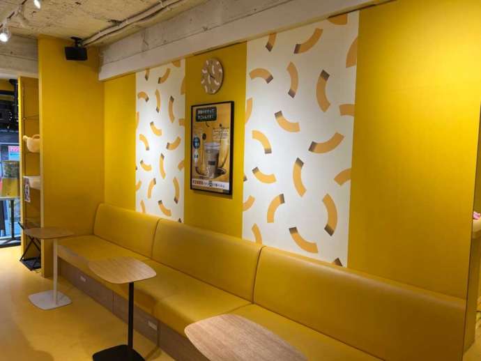 「バナナの神様 原宿竹下通り店」のバナナ柄の壁紙