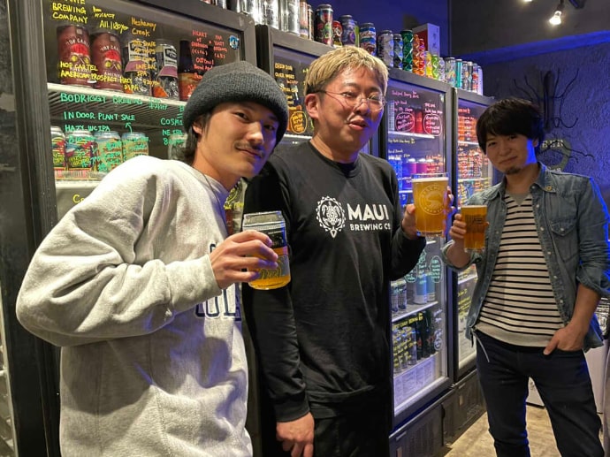 クラフトビール シザーズ 池尻大橋で乾杯する男性たち