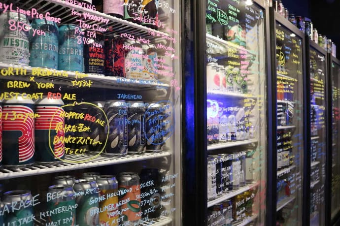クラフトビールが並ぶクラフトビール シザーズ 池尻大橋の棚
