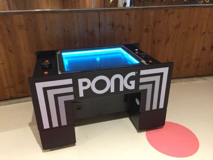 心斎橋BIGSTEPにあるアナログゲームのPONG