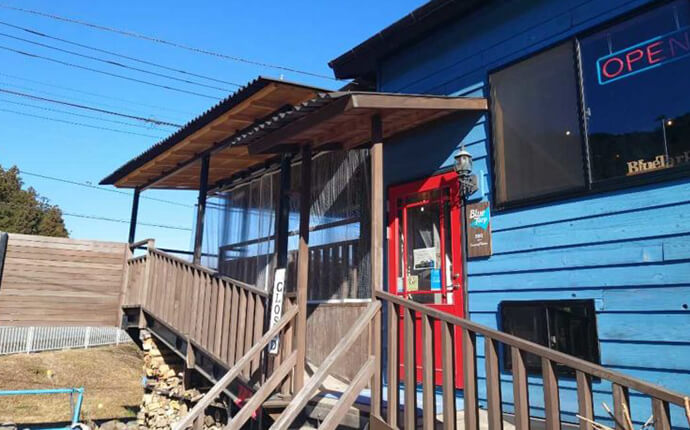 埼玉県飯能市にあるBBQ&Camping Kitchen BlueTarpの外観