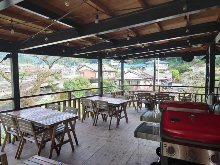 BBQ&Camping Kitchen BlueTarpのテラス席
