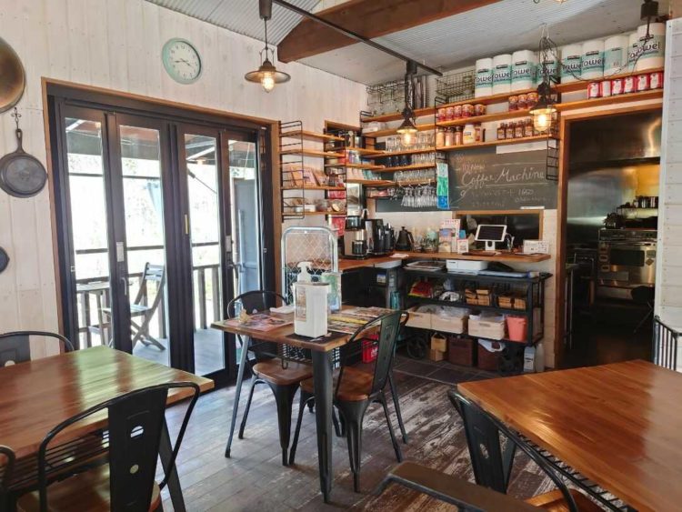 BBQ&Camping Kitchen BlueTarpの店内