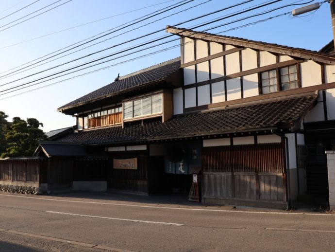「吉乃友酒造有限会社」の酒蔵正面外観