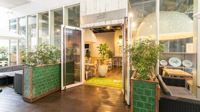 東京都渋谷区のカフェ「café STUDIO」の外観