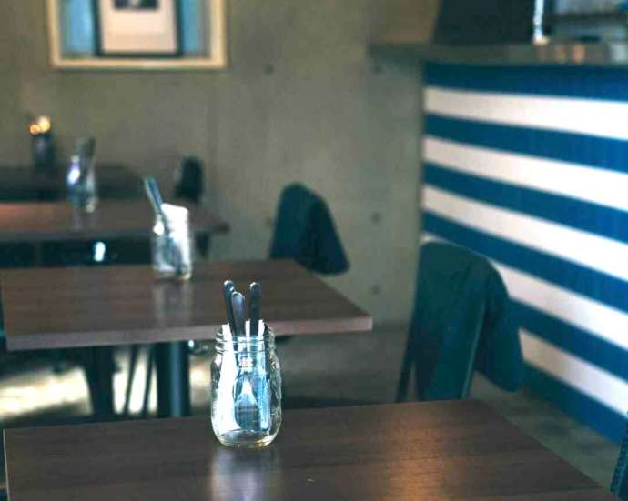 三軒茶屋駅にある「cafe The SUN LIVES HERE」の店内
