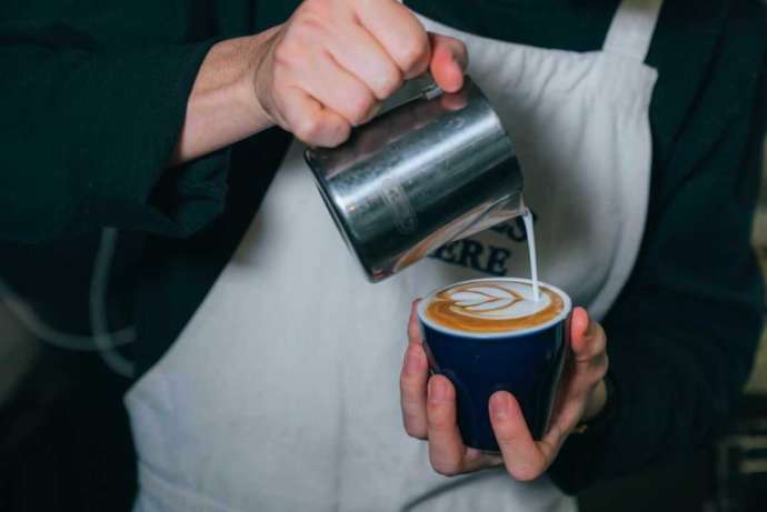 三軒茶屋駅にある「cafe The SUN LIVES HERE」でいただけるカフェラテ