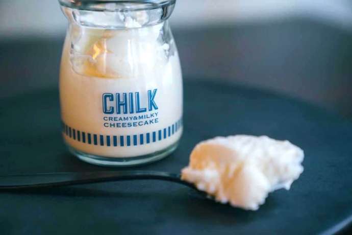 三軒茶屋駅にある「cafe The SUN LIVES HERE」のCHILKを寄りで眺める