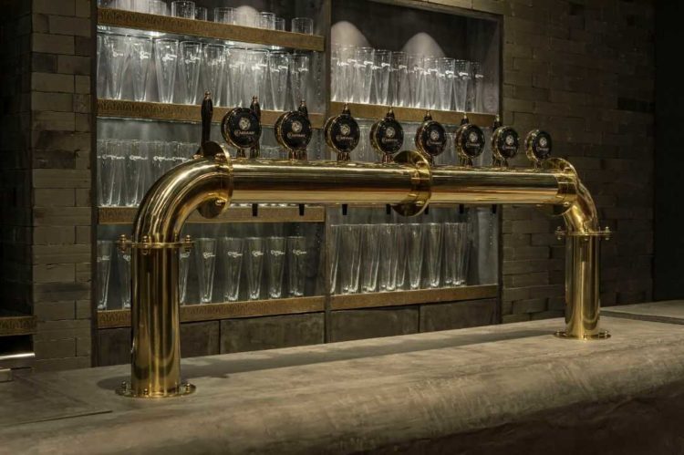 カールヴァーントウキョウのビールタップ