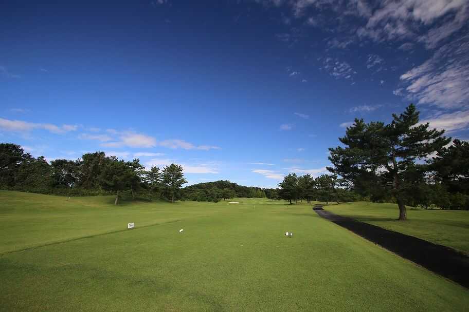 福島県いわき市にある「ヘレナ国際カントリー倶楽部」12番ホールティグランドより望む風景