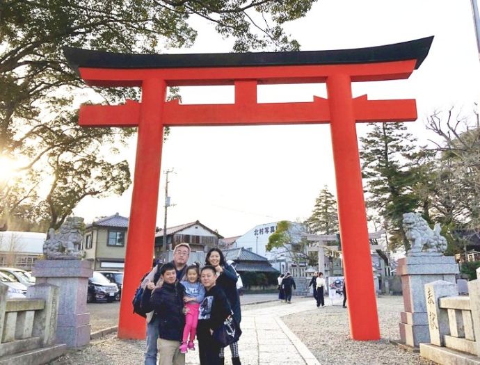 「玉前(たまさき)神社」の朱塗りの鳥居