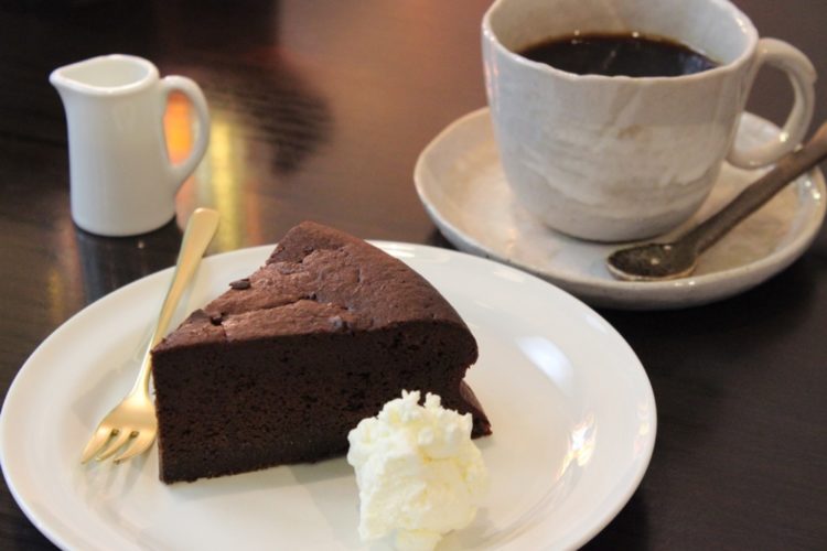 「珈琲 文明」の人気スイーツ・チョコレートケーキ(クラシックガトーショコラ)
