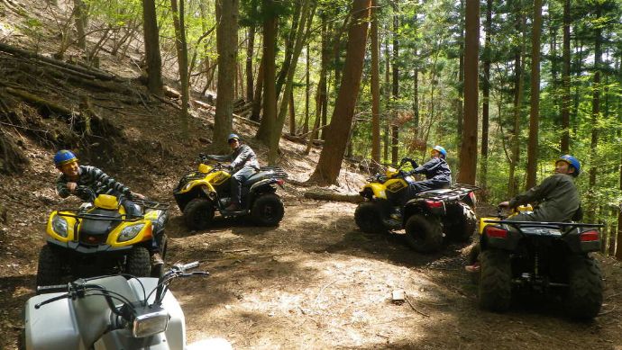 山梨県南都留郡にあるカントリーレイクシステムズの四輪バギー体験利用者