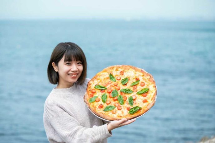 あわじクラフトサーカスの大きなマルゲリータピザ