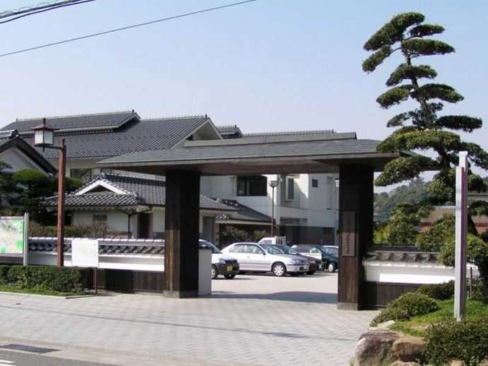 「山口ふるさと伝承総合センター」の正面外観
