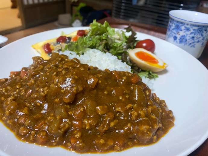 大満寺の休憩所誉れ庵のキーマカレー