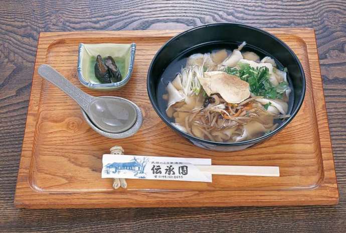 伝承園のレストランでいただけるひっつみ
