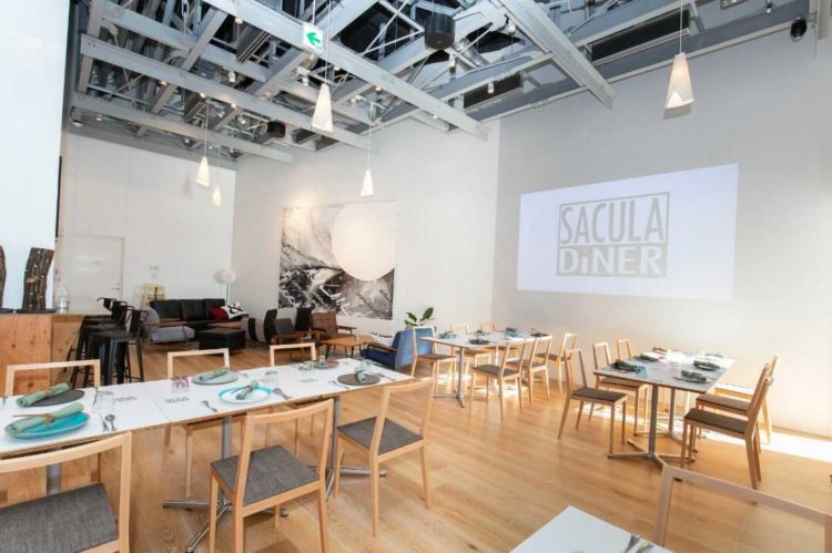 SACULA DINERの内観