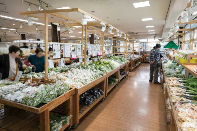 道の駅どまんなかたぬま農産物直売所の陳列