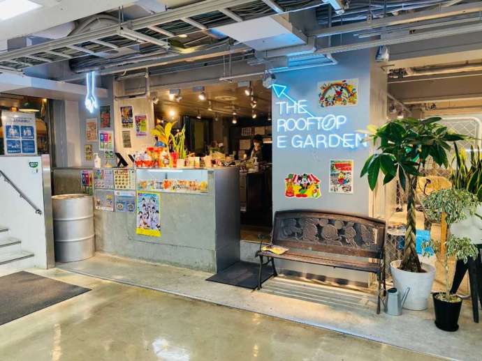 The Rooftop E Gardenの店内入り口の写真