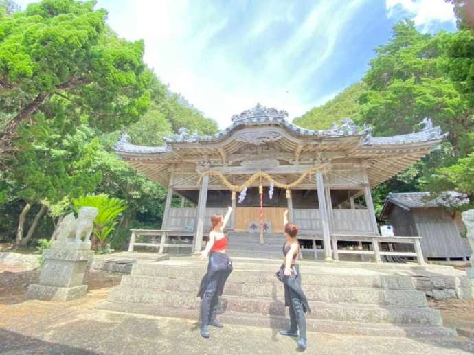 神社シュノーケリングで訪れる由良神社の本堂