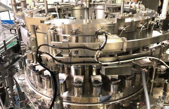 エチゴビールの工場にある缶詰機