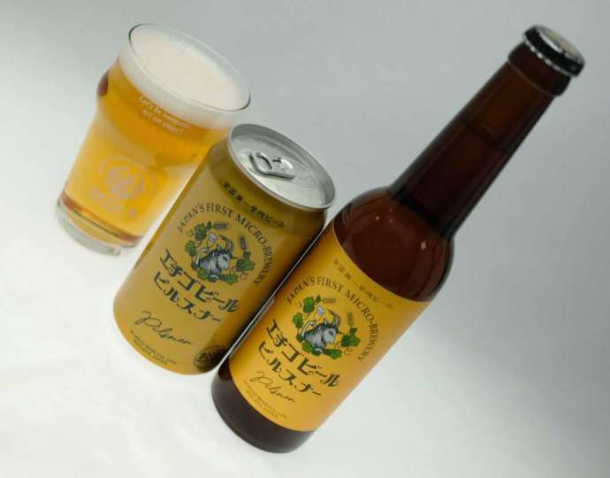 エチゴビールのピルスナーの缶タイプと瓶タイプとグラス