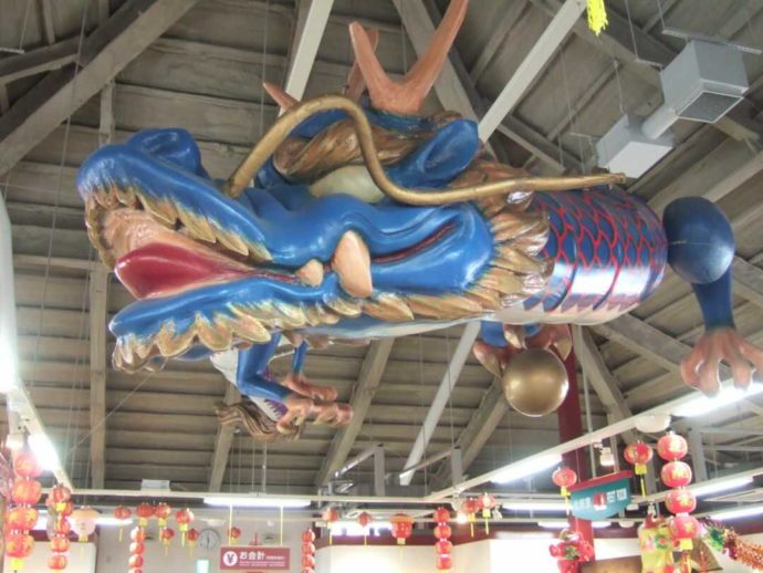 道の駅燕趙園の店内にある龍のオブジェ
