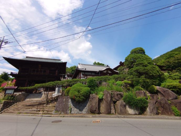 塩澤寺を訪れた際の見どころはどこですか?