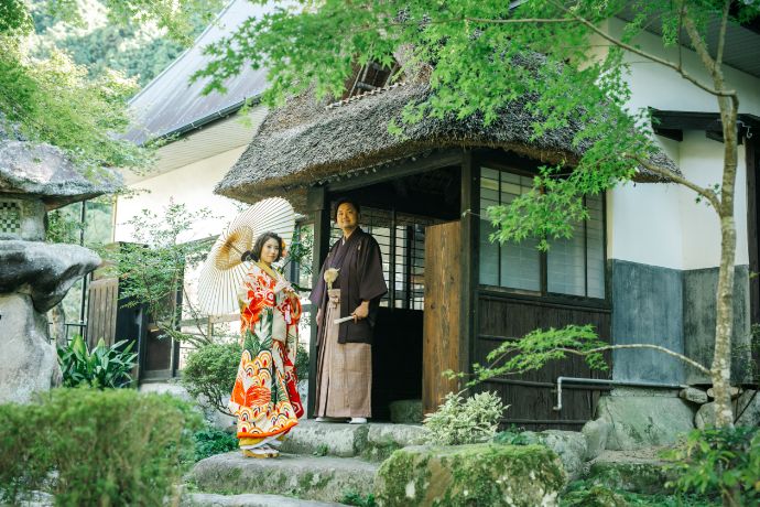 FAIRY BRIDALのフォトウェディングで和装のロケーション撮影をするご夫婦