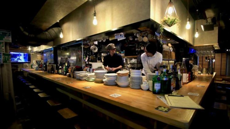 『ビアバルFesta下北沢』店内の1〜2名用のカウンター